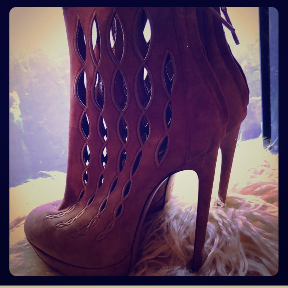 ALAÏA 
*Embroidered Laser-cut Suede Ankle boots.